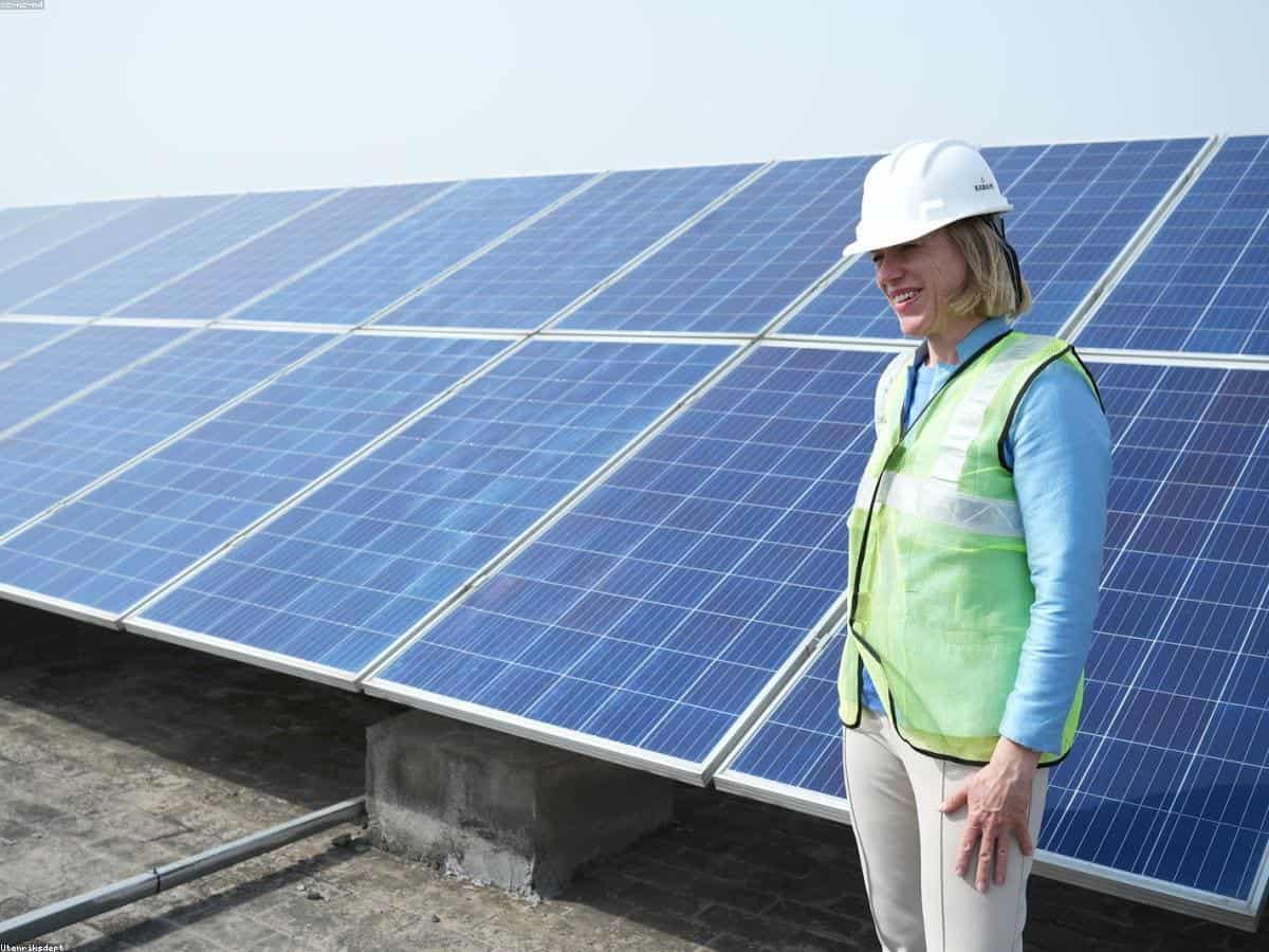 Operación de energía, telecomunicaciones e infraestructura en terreno.