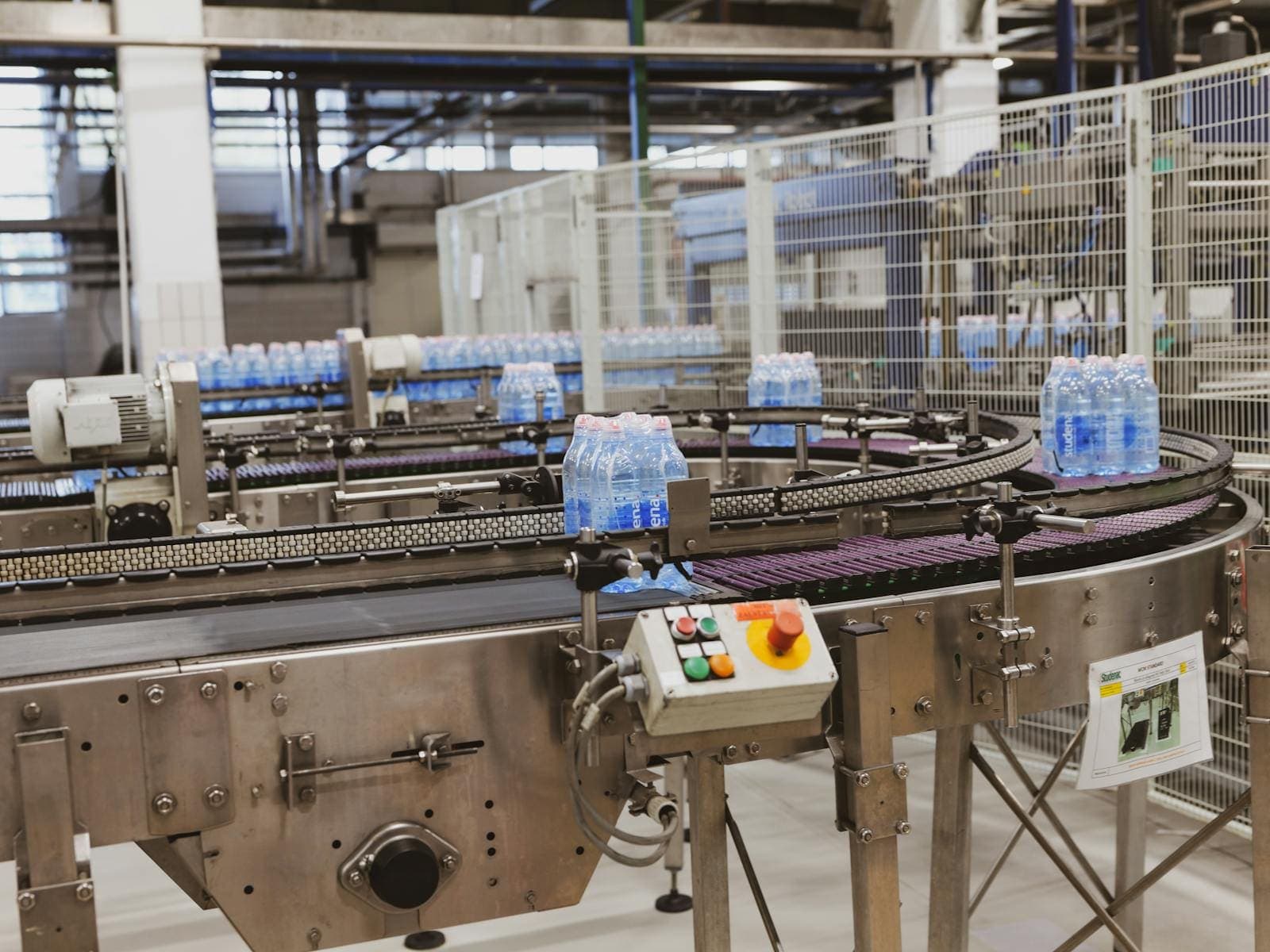 Processing line with weighing and control equipment in an export packing plant.